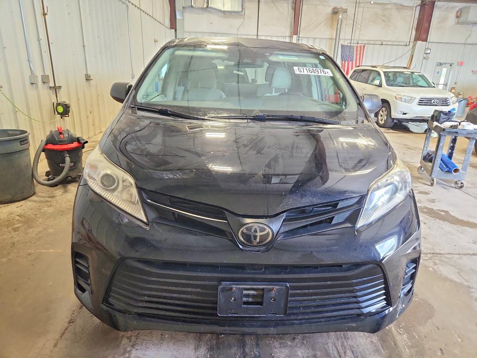 Photo 5 from auction – 2019 TOYOTA SIENNA with VIN 5TDZZ3DC9KS981352