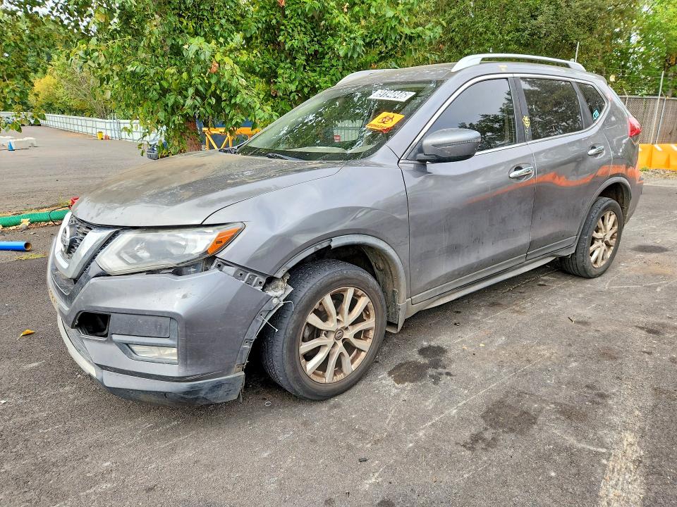 NISSAN ROGUE 2017 with VIN JN8AT2MV4HW256183 - Photo from auction