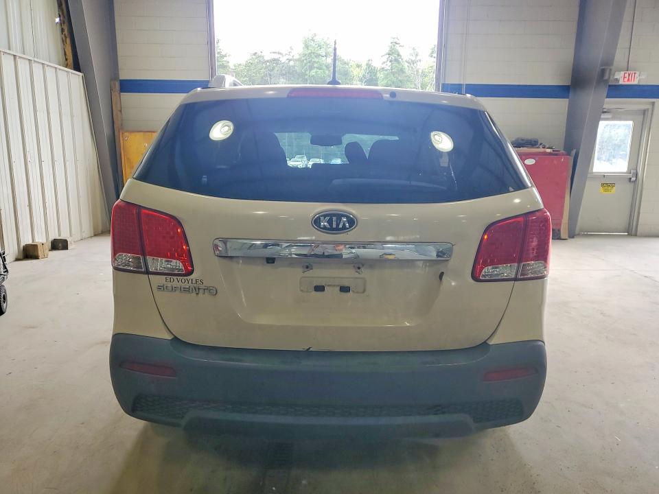 Photo 6 from auction – 2011 KIA SORENTO with VIN 5XYKT3A16BG127776