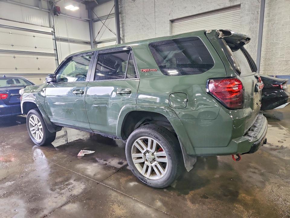 Photo 2 from auction – 2020 TOYOTA 4RUNNER with VIN JTEBU5JR6L5831996