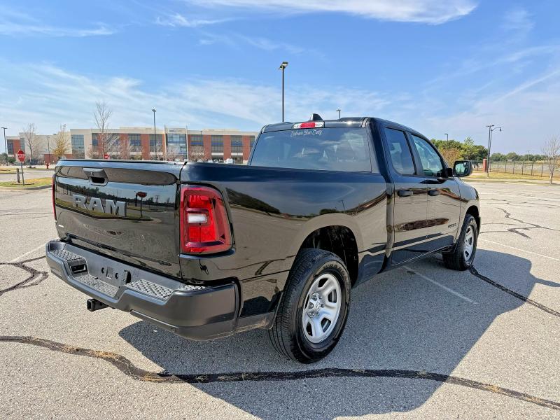 Снимка 4 от търг – 2026 RAM 1500 с VIN 1C6SRECG0TN368066