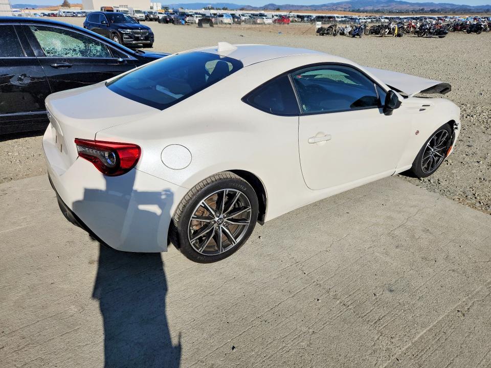 Photo 3 from auction – 2017 TOYOTA 86 with VIN JF1ZNAA14H8711354