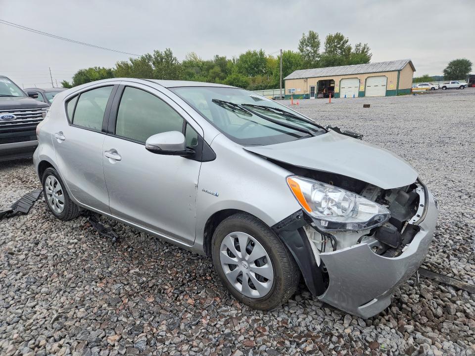 Снимка 4 от търг – 2013 TOYOTA PRIUS C с VIN JTDKDTB33D1554994