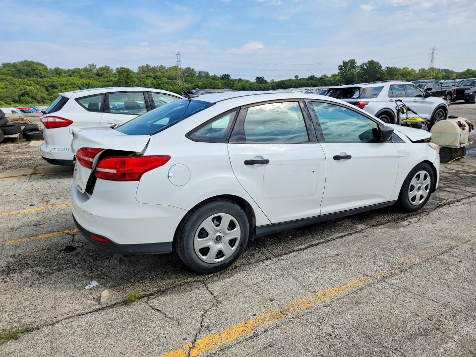Photo 3 from auction – 2015 FORD FOCUS with VIN 1FADP3E27FL342793