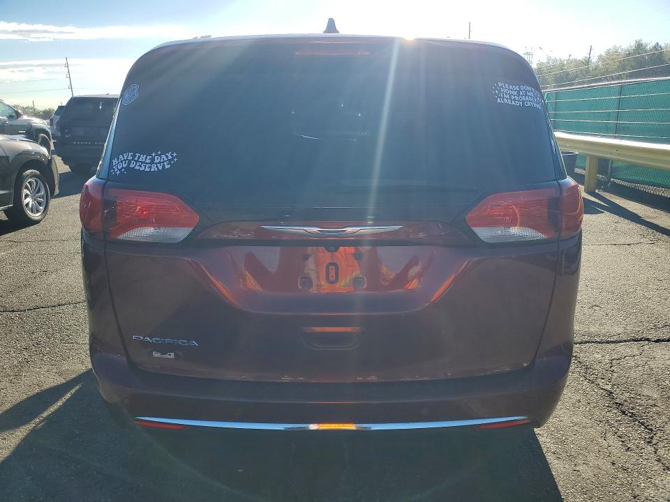 Photo 6 from auction – 2018 CHRYSLER PACIFICA with VIN 2C4RC1BG4JR107557