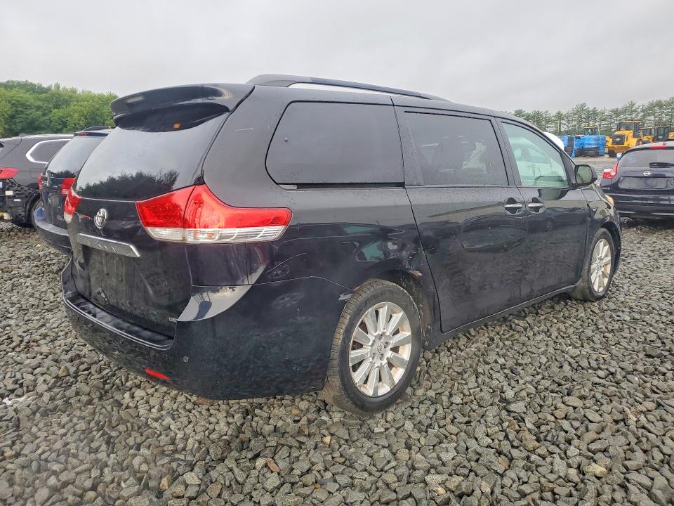 Photo 3 from auction – 2011 TOYOTA SIENNA with VIN 5TDYK3DC1BS094389