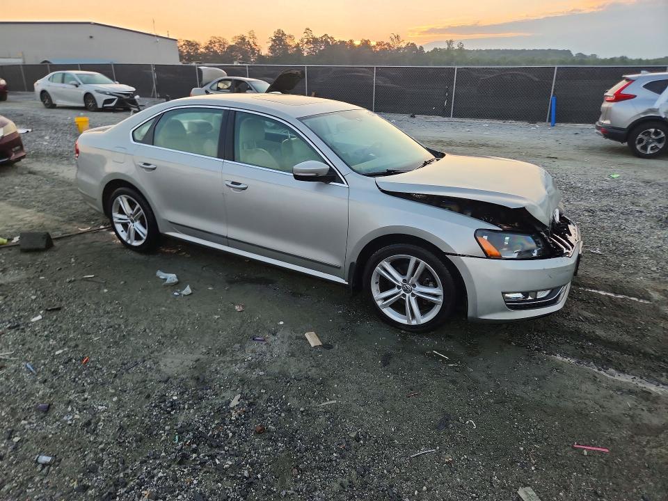 Снимка 4 от търг – 2014 VOLKSWAGEN PASSAT с VIN 1VWCN7A37EC080190