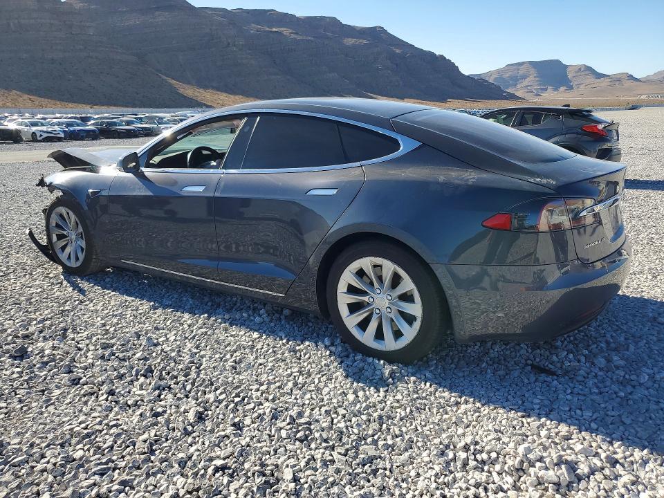 صورة رقم 2 من المزاد - 2018 TESLA MODEL S مع VIN 5YJSA1E23JF276116