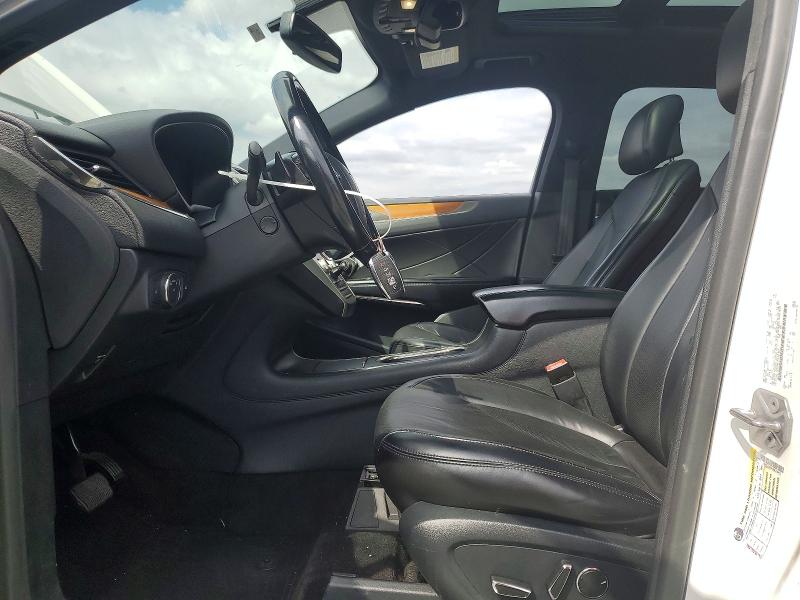 Снимка 7 от търг – 2017 LINCOLN MKC с VIN 5LMCJ2D94HUL15413