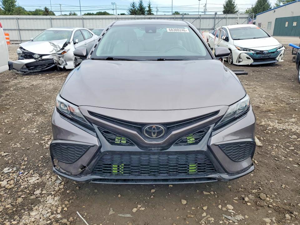 Photo 5 from auction – 2022 TOYOTA CAMRY with VIN 4T1G11AK8NU682641