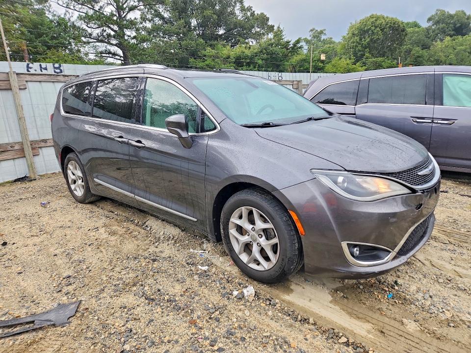 Photo 4 from auction – 2017 CHRYSLER PACIFICA with VIN 2C4RC1EG9HR743591