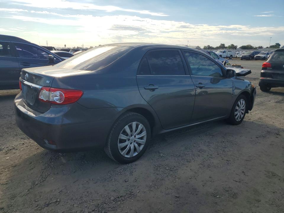 Снимка 3 от търг – 2013 TOYOTA COROLLA с VIN 2T1BU4EE1DC008001