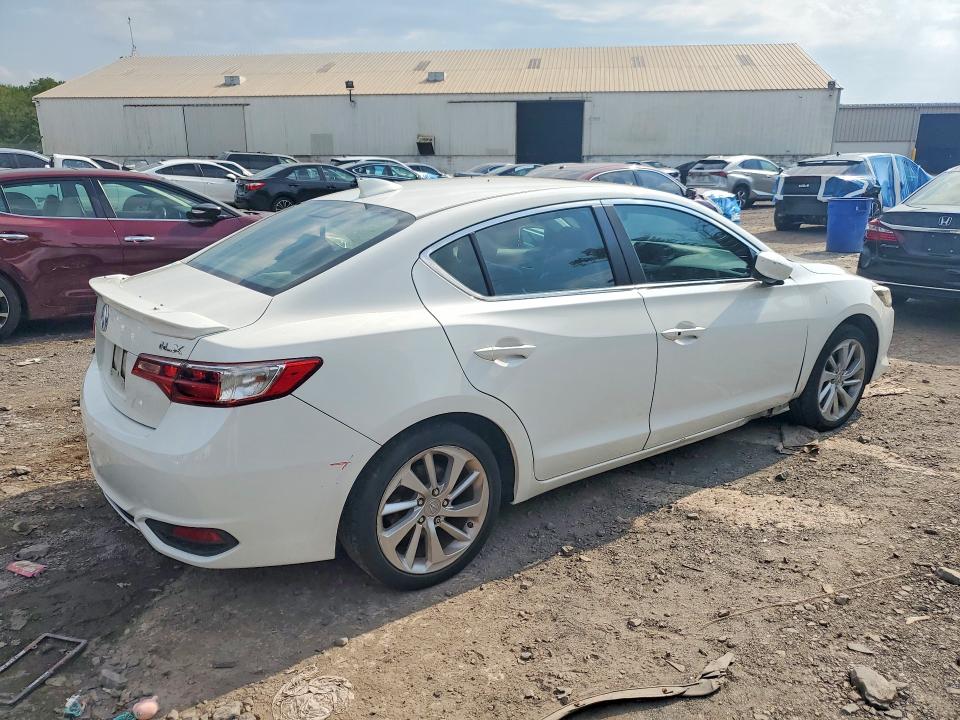 Photo 3 from auction – 2017 ACURA ILX with VIN 19UDE2F72HA010703