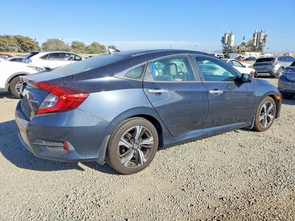 Photo 3 from auction – 2017 HONDA CIVIC with VIN 2HGFC1F9XHH634230