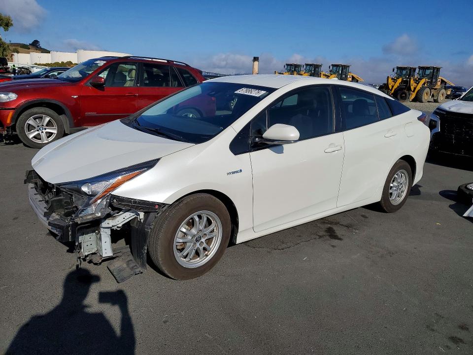 Снимка 1 от търг – 2017 TOYOTA PRIUS с VIN JTDKARFU7H3052174