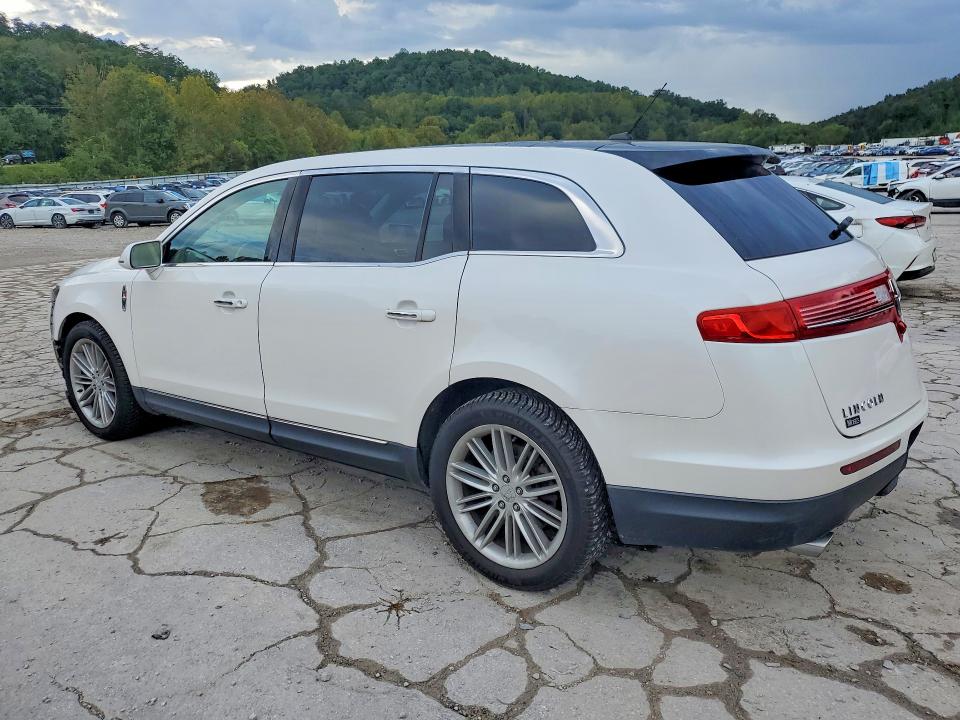 Photo 2 from auction – 2015 LINCOLN MKT with VIN 2LMHJ5AT7FBL02589