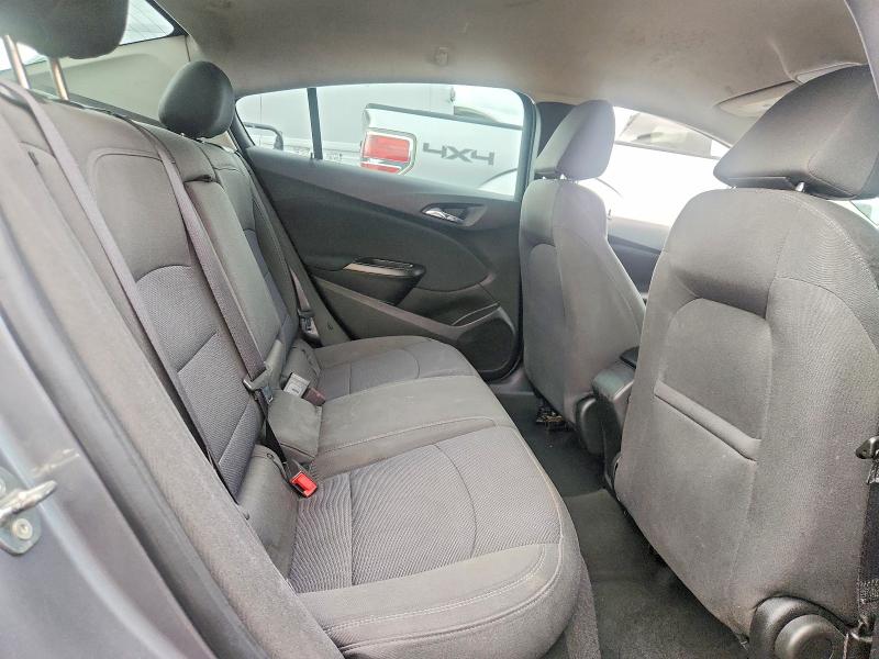Photo 10 from auction – 2018 CHEVROLET CRUZE with VIN 1G1BE5SM1J7128370