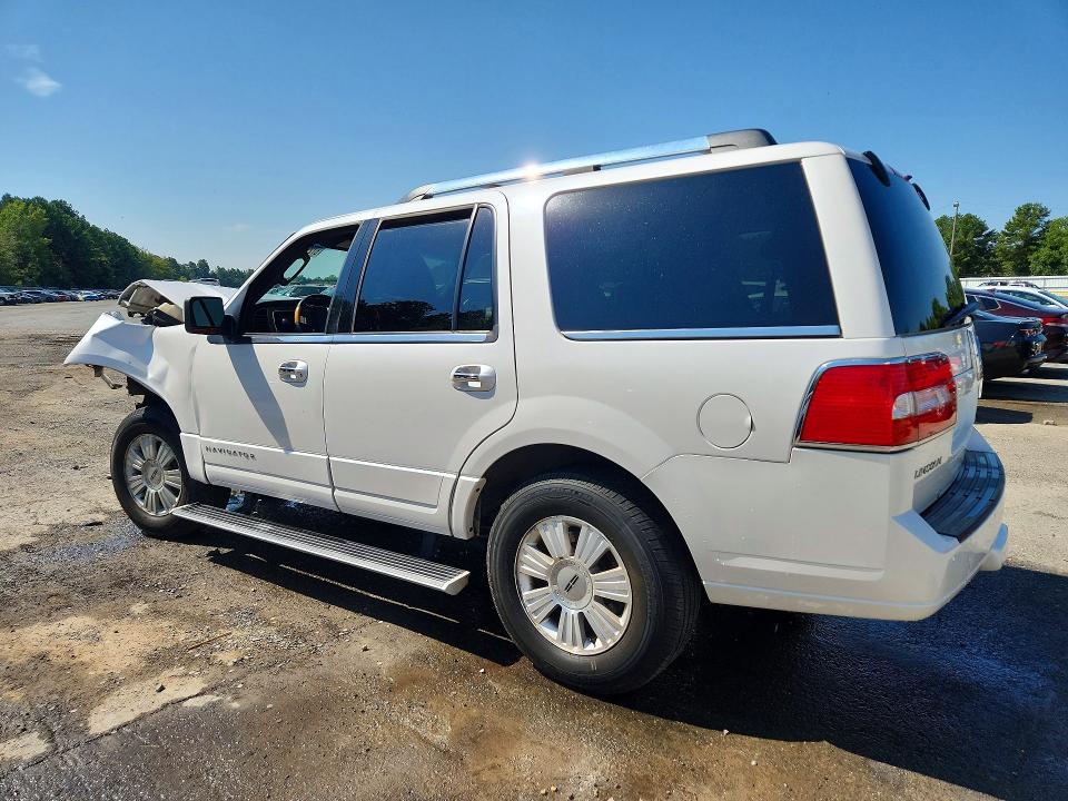 Снимка 2 от търг – 2011 LINCOLN NAVIGATOR с VIN 5LMJJ2H51BEJ06307