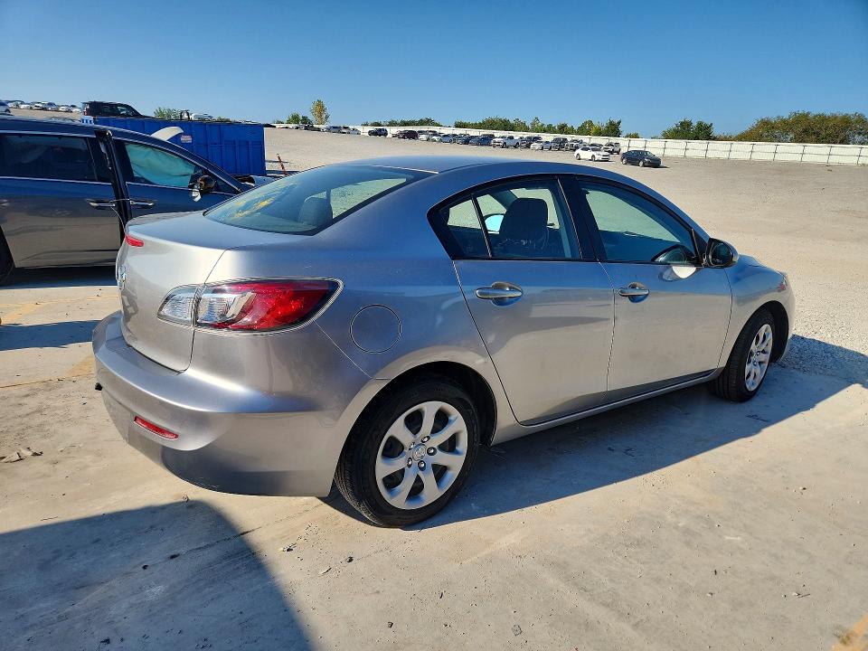 Photo 3 from auction – 2013 MAZDA 3 with VIN JM1BL1TF2D1779309