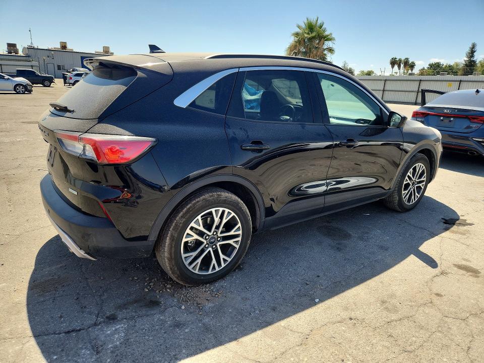 Photo 3 from auction – 2020 FORD ESCAPE with VIN 1FMCU0H61LUB10428