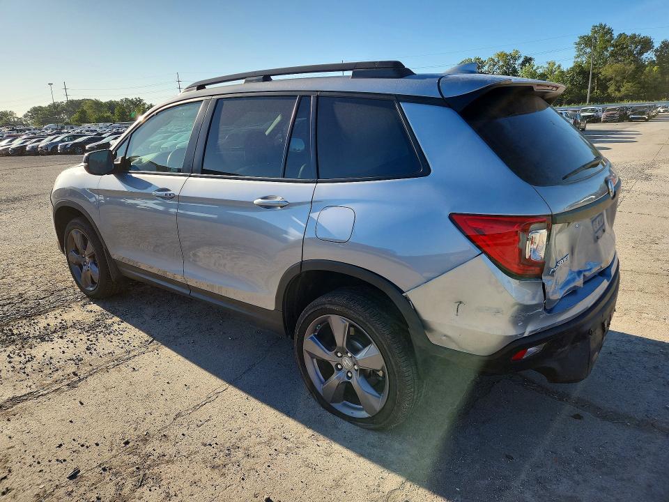 Photo 2 from auction – 2021 HONDA PASSPORT with VIN 5FNYF8H98MB023214
