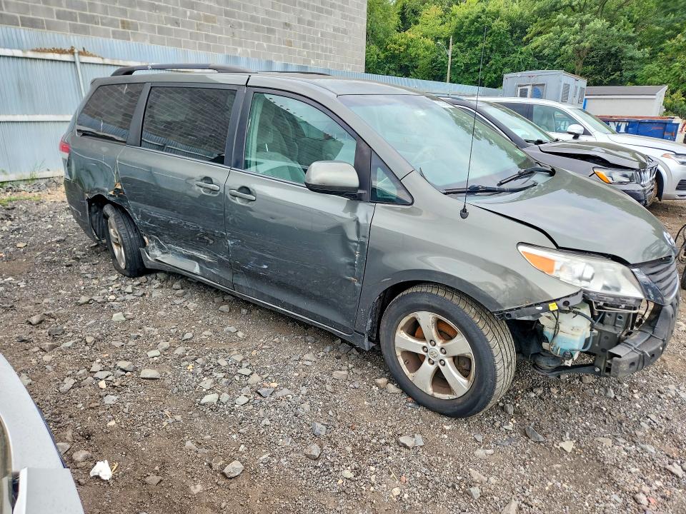 Photo 4 from auction – 2013 TOYOTA SIENNA with VIN 5TDKK3DC0DS355245