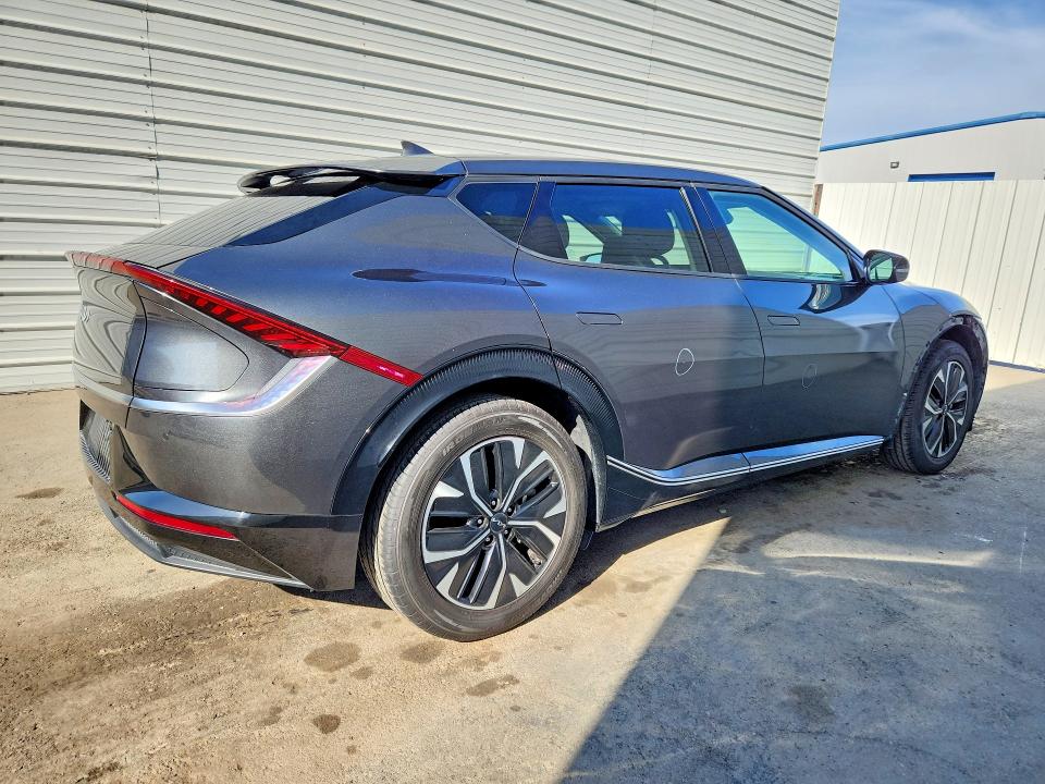 Снимка 3 от търг – 2023 KIA EV6 с VIN KNDC34LA9P5111630