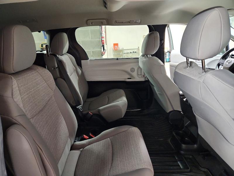 Снимка 11 от търг – 2026 TOYOTA SIENNA с VIN 5TDKSKFC1TS267598