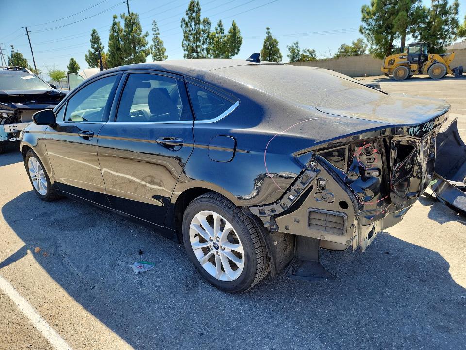 Photo 2 from auction – 2020 FORD FUSION with VIN 3FA6P0LU7LR231024