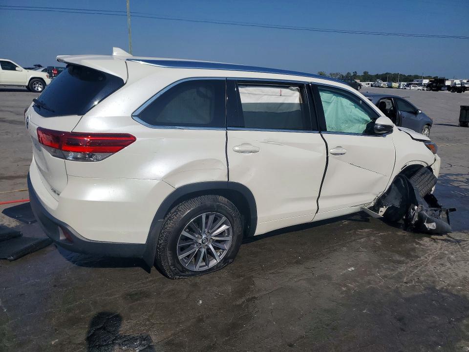 Снимка 3 от търг – 2018 TOYOTA HIGHLANDER с VIN 5TDJZRFH4JS845296