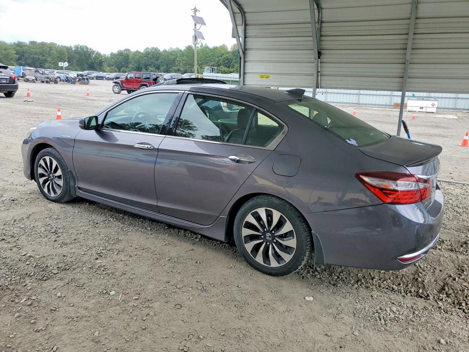 Photo 2 from auction – 2017 HONDA ACCORD with VIN JHMCR6F72HC022164