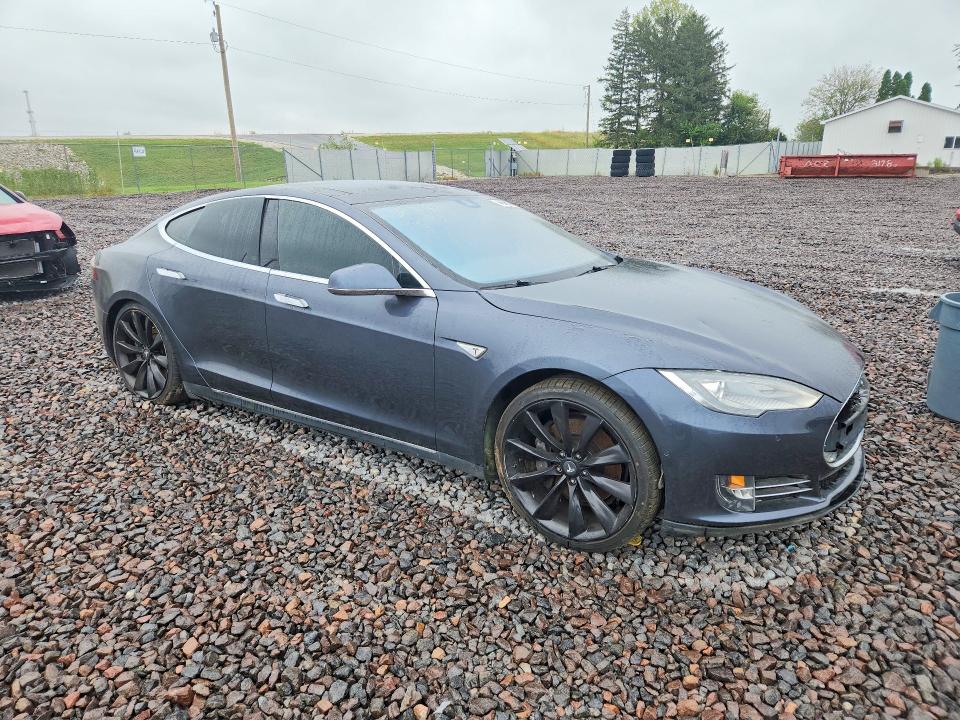 Снимка 4 от търг – 2015 TESLA MODEL S с VIN 5YJSA1H28FF083074
