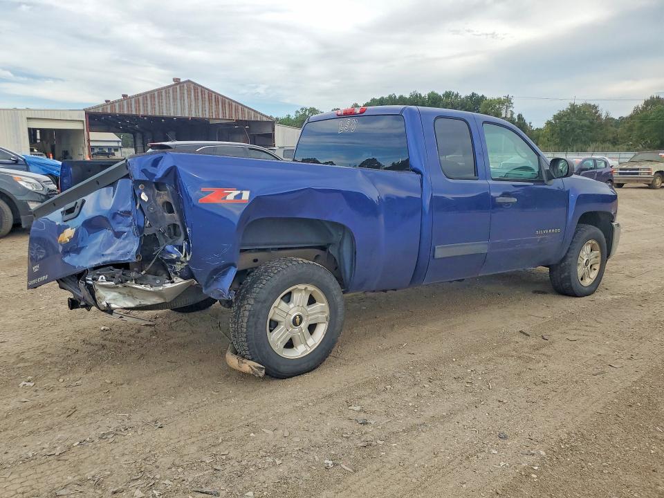 Photo 3 from auction – 2013 CHEVROLET SILVERADO with VIN 1GCRCSE04DZ386958