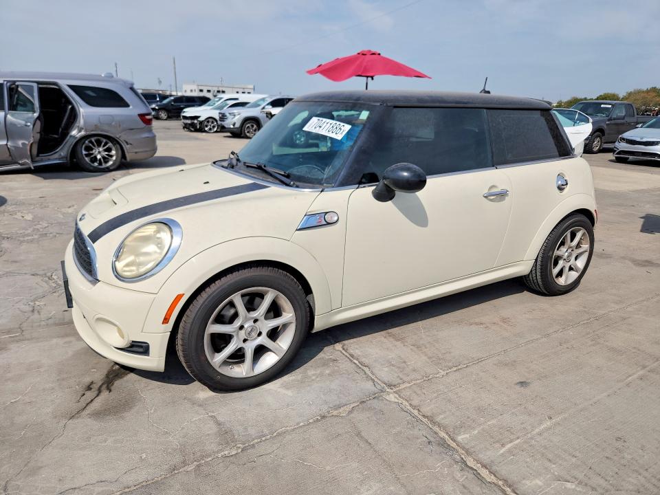 MINI COOPER 2010 with VIN WMWMF7C53ATX43667 - Photo from auction