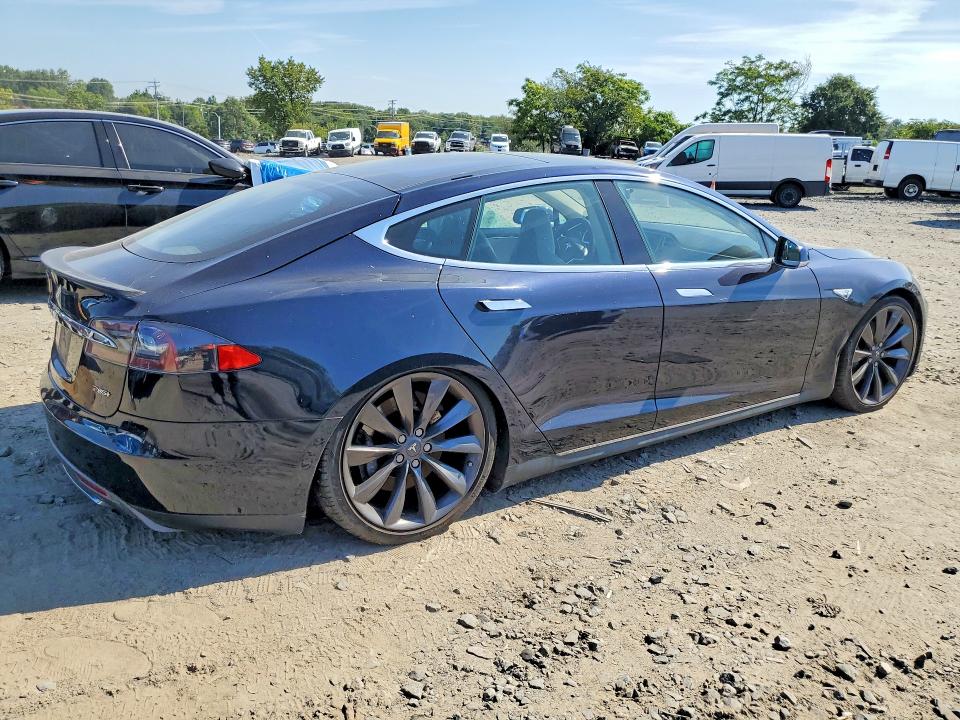 Photo 3 from auction – 2013 TESL MODEL S with VIN 5YJSA1CP6DFP13349
