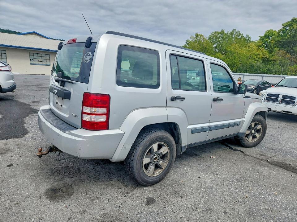 Photo 3 from auction – 2008 JEEP LIBERTY with VIN 1J8GN28K98W132273
