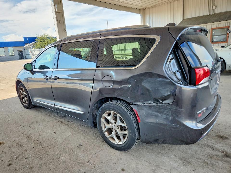 Фото 2 с аукциона – 2018 CHRYSLER PACIFICA с VIN 2C4RC1GG1JR186484