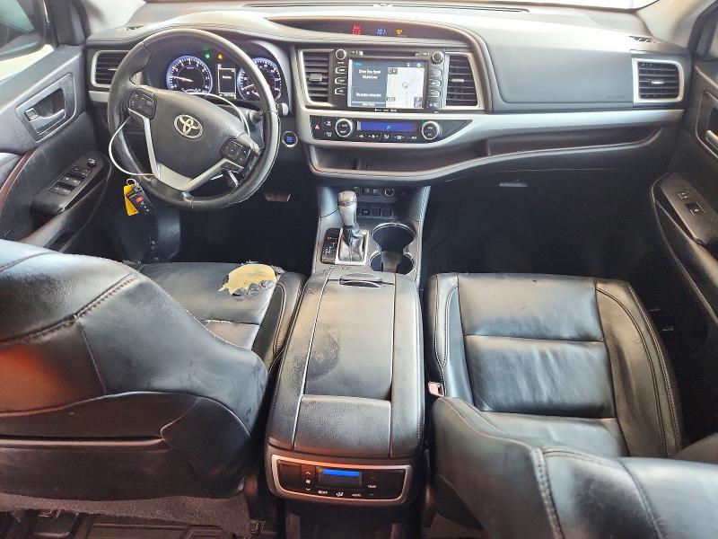 Photo 8 from auction – 2017 TOYOTA HIGHLANDER with VIN 5TDKZRFH8HS516910
