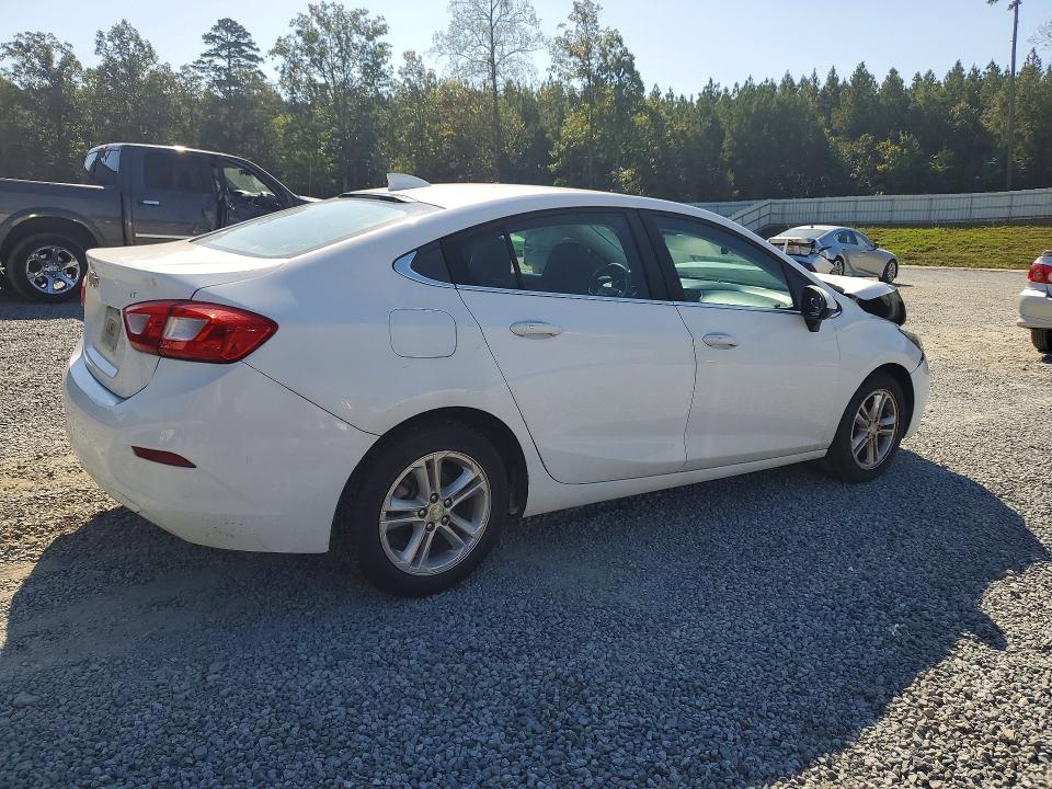 Photo 3 from auction – 2017 CHEVROLET CRUZE with VIN 1G1BE5SM0H7238546
