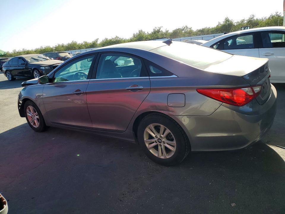Photo 2 from auction – 2013 HYUNDAI SONATA with VIN 5NPEB4AC9DH710183