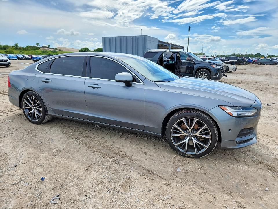 Photo 4 from auction – 2018 VOLVO S90 with VIN LVY982AK3JP004380