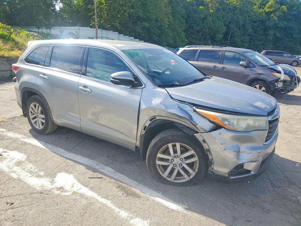 Photo 4 from auction – 2015 TOYOTA HIGHLANDER with VIN 5TDBKRFH0FS140513