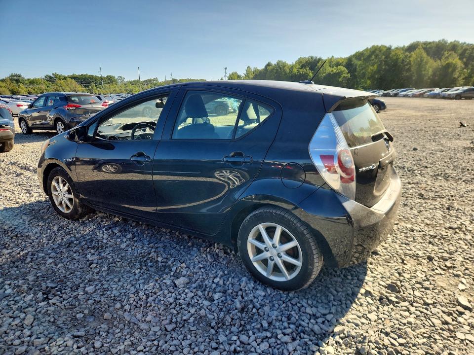 Photo 2 from auction – 2012 TOYOTA PRIUS C with VIN JTDKDTB32C1012770