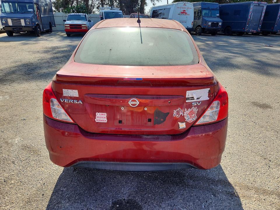 Снимка 6 от търг – 2018 NISSAN VERSA с VIN 3N1CN7AP0JL883236