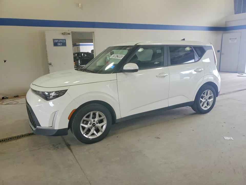KIA SOUL 2023 with VIN KNDJ23AU4P7876184 - Photo from auction