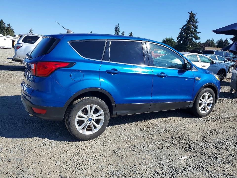 Photo 3 from auction – 2019 FORD ESCAPE with VIN 1FMCU0GD1KUA55056