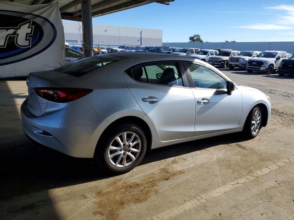 Photo 3 from auction – 2018 MAZDA 3 with VIN 3MZBN1U78JM260276