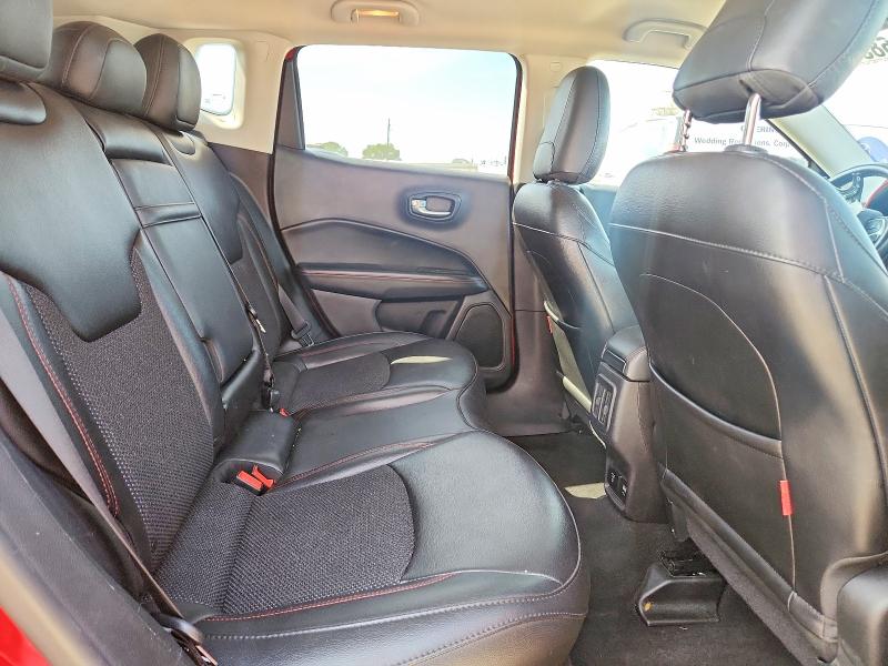 Foto 11 de la subasta – 2019 JEEP COMPASS con VIN 3C4NJDDB8KT744070