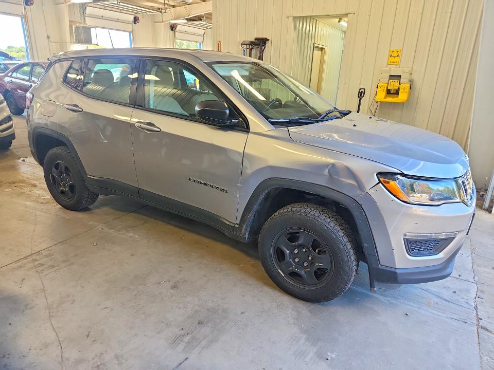 Photo 4 from auction – 2018 JEEP COMPASS with VIN 3C4NJDAB9JT408804