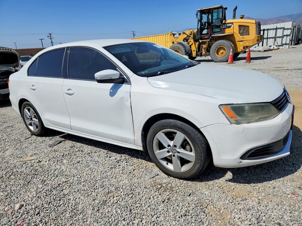 Photo 4 from auction – 2014 VOLKSWAGEN JETTA with VIN 3VWD17AJ4EM407626